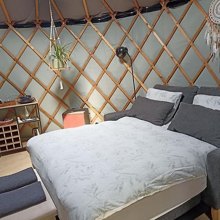 L'Echappee Au Jardin, Yourte Bucolique Godinne Εξωτερικό φωτογραφία